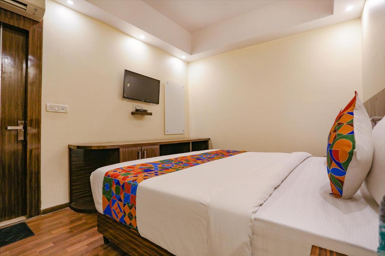 Fabexpress Kapashera Residency Near Igi Airport New Delhi Gurgaon Dış mekan fotoğraf