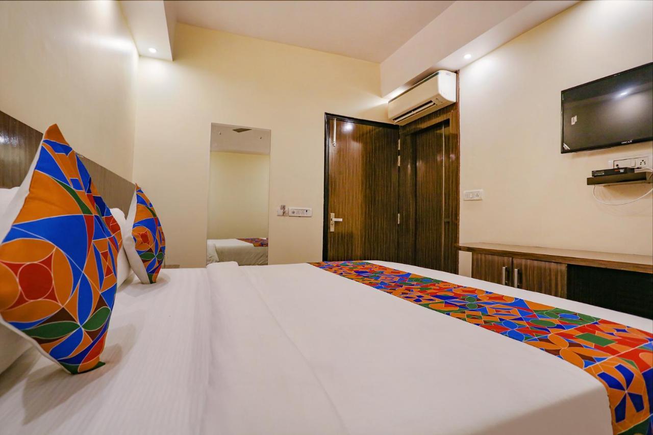Fabexpress Kapashera Residency Near Igi Airport New Delhi Gurgaon Dış mekan fotoğraf